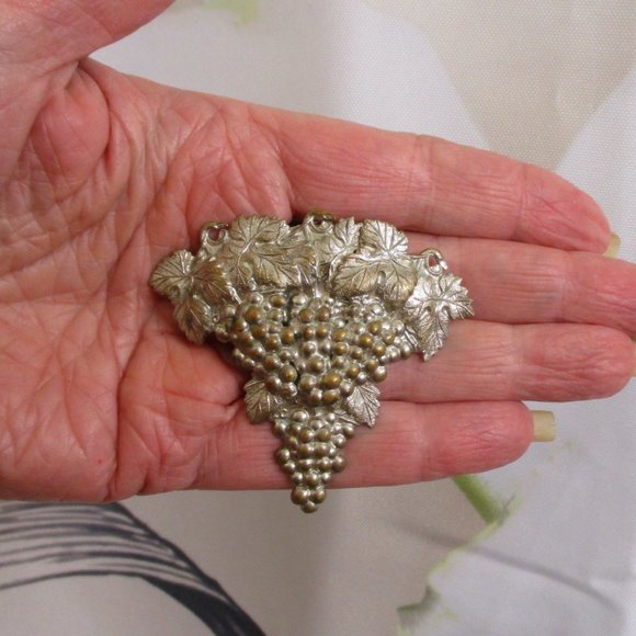 Grape Clusters REPOUSSE CONVERTIBLE Dress Clip~1930s Silver Grape Statement Clip - Picture 5 of 13